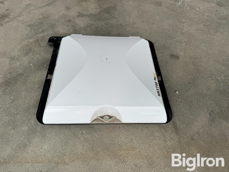 case-ih-372-guidance-receiver-image-3