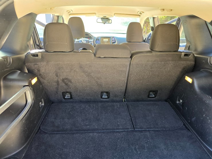 2016-jeep-cherokee-image-73