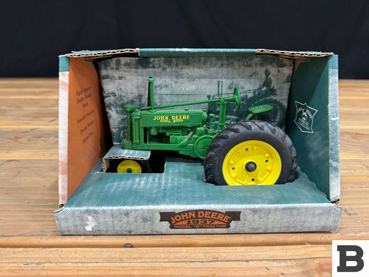 ertl-die-cast-replica-1937-john-deere-model-"b"-tractor-1:16-scale-image-2