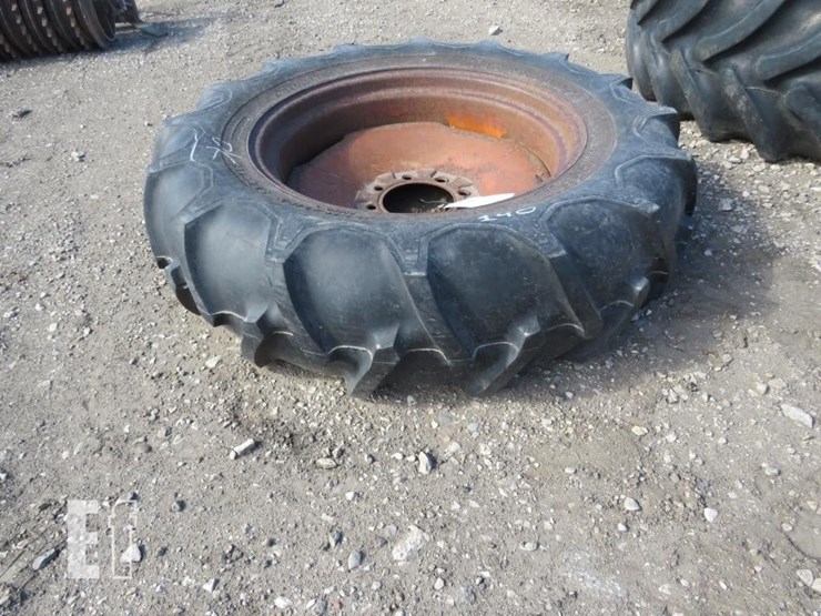 11.2---24-tire-and-rim-image-2