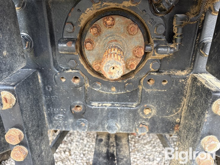 2022-jcb-8330-4wd-tractor-image-15