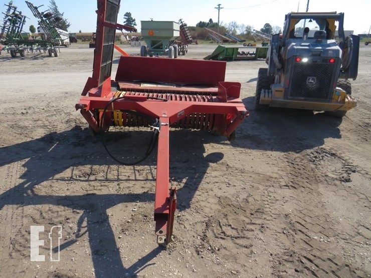 new-holland-166-image-1