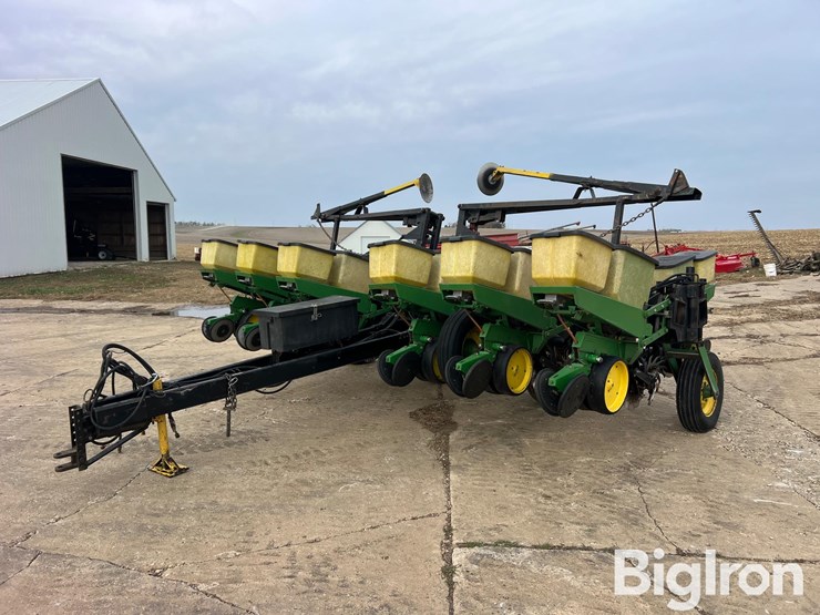 john-deere-7000-image-1