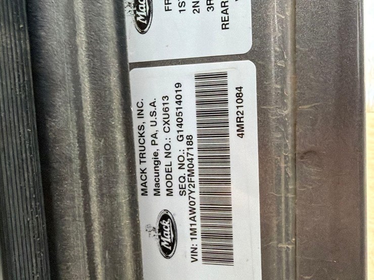 2014-mack-cxu613-semi-image-15