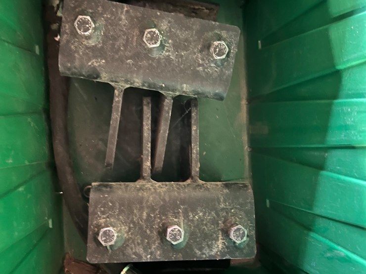 new-holland-98c-image-16