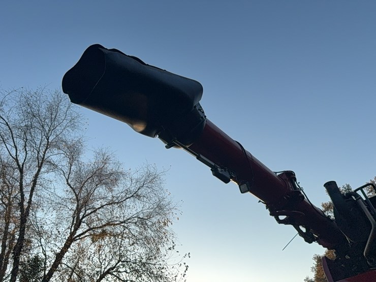 2018-case-ih-8240-image-38