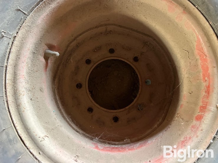 implement-12.5l-15sl-tire-&-rim-image-6