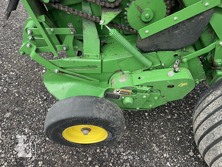 2022-john-deere-560m-image-12