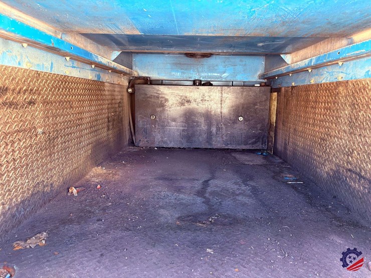 2012-peterbilt-337-image-62