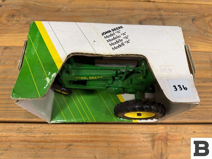 ertl-replica-john-deere-model-"a"-tractor-1:16-scale-image-3