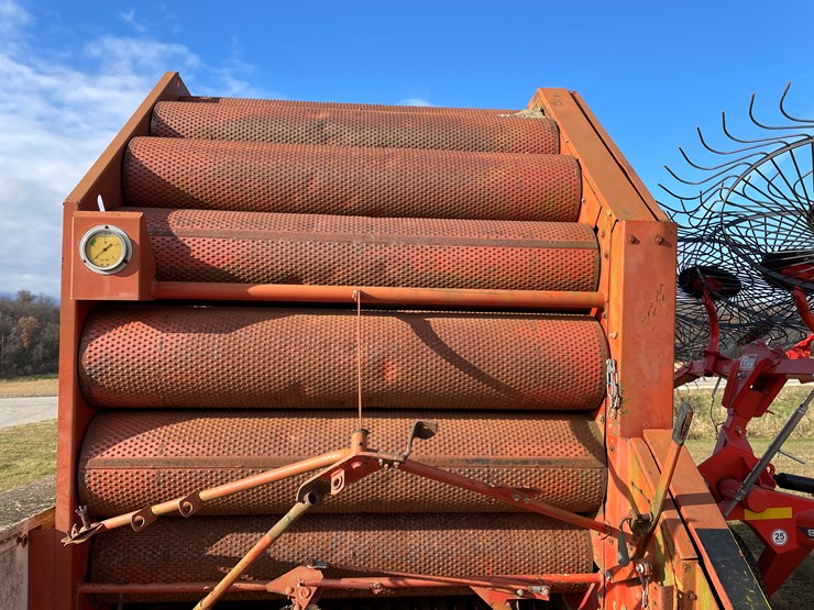 #1408-•-omc-596-roll-baler-image-4