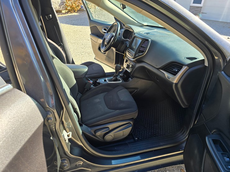 2016-jeep-cherokee-image-70