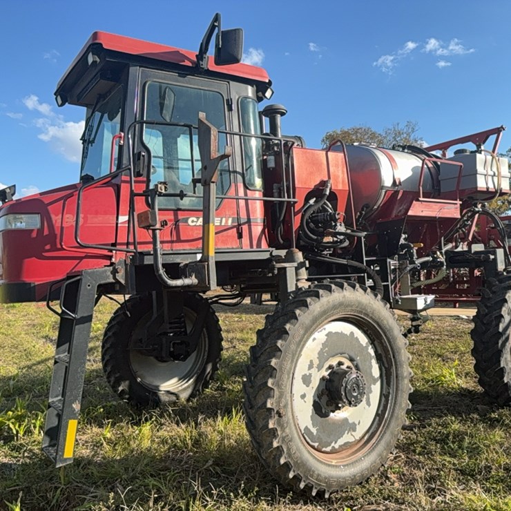Case IH 3185 Patriot Sprayer