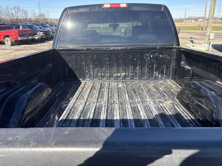 2005-gmc-sierra-2500-image-16