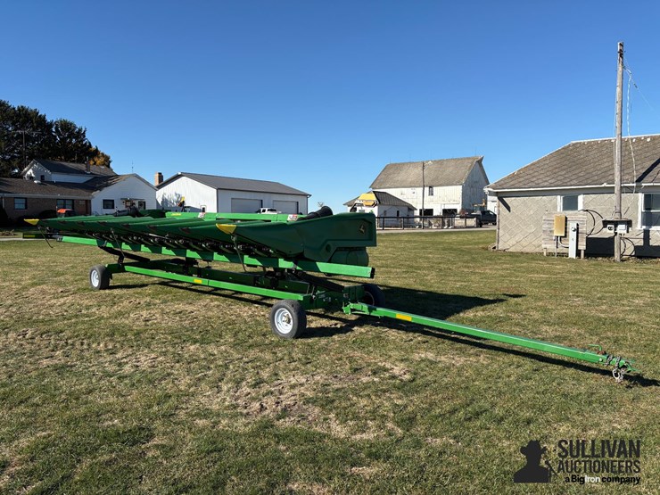 2022-john-deere-c8r-image-3