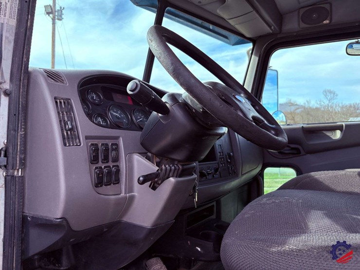 2012-peterbilt-337-image-73