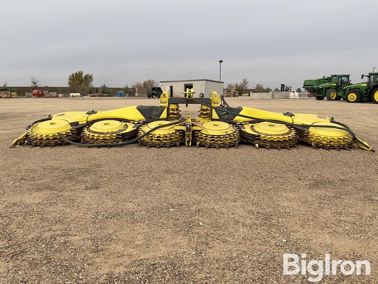 2023-john-deere-772-image-2