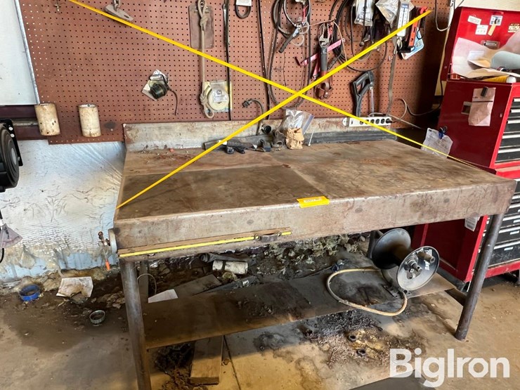 steel-workbench-&-supplies-image-3