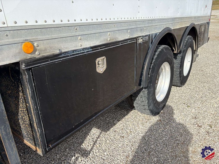 2009-kenworth-t800-image-13