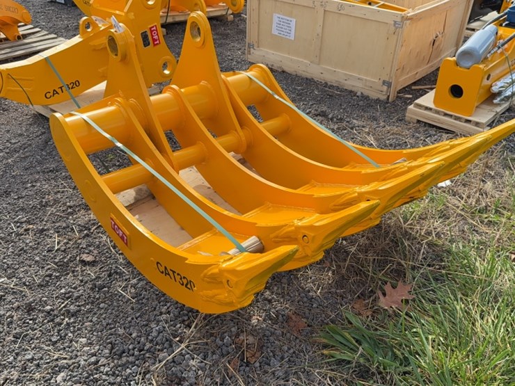 caterpillar-320-image-4