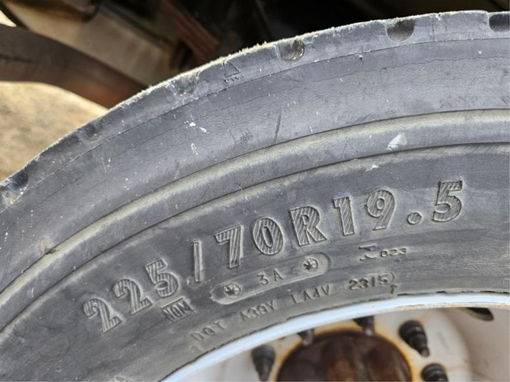 2016-ford-550-image-29