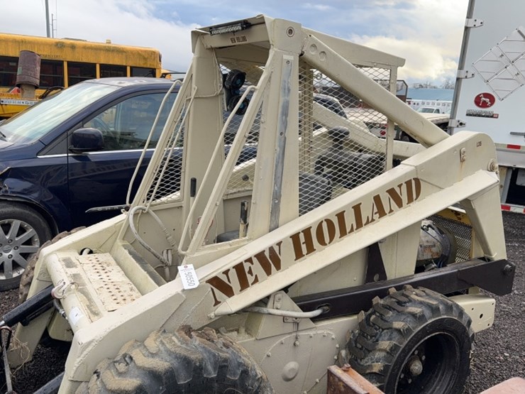 new-holland-l35-image-12