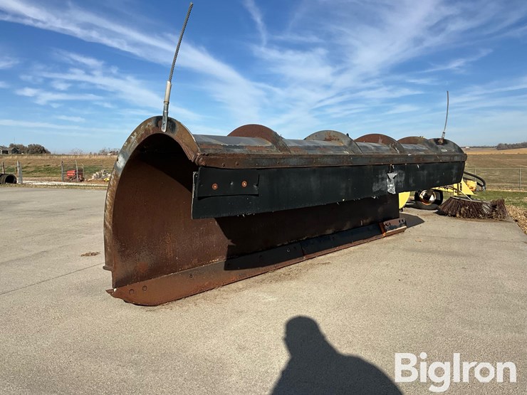 international-7400-image-3