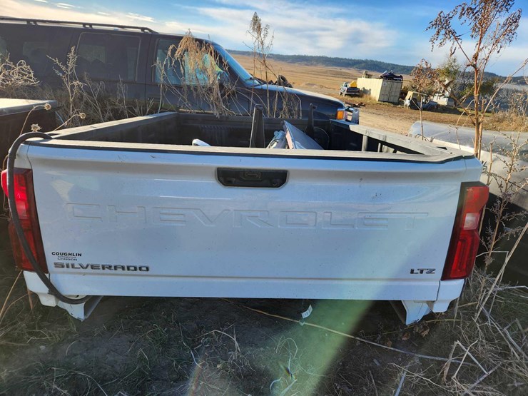 2021-chevrolet-1ton-image-4