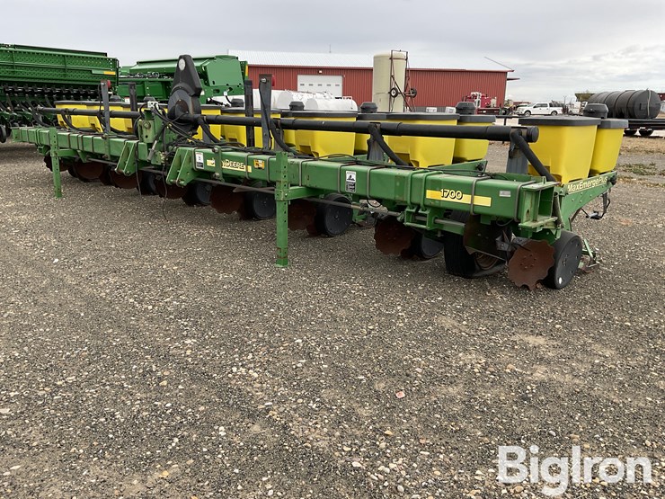 2002-john-deere-1700-image-1