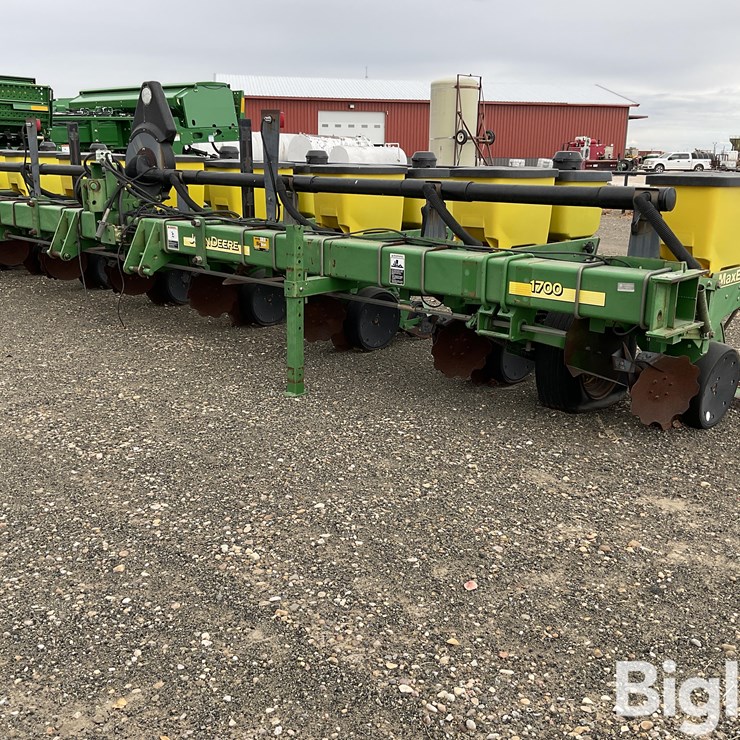 2002 JOHN DEERE 1700