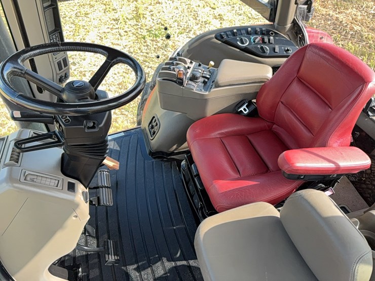 case-ih-magnum-335-image-98