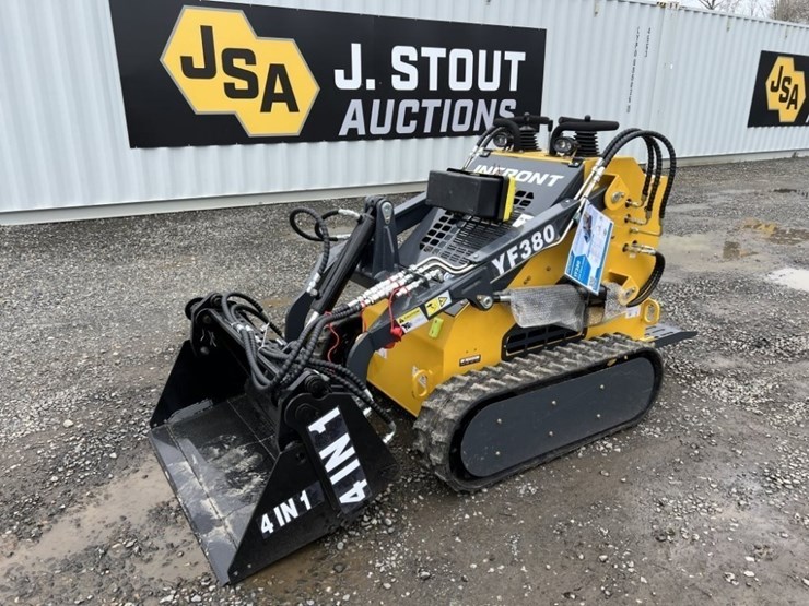 2025-infront-yf380-mini-compact-track-loader-image-1
