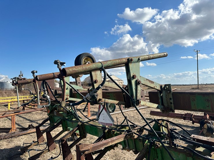 john-deere-845-image-16