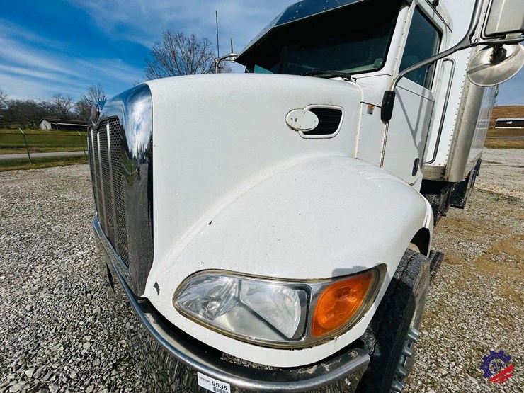 2007-peterbilt-340-image-12