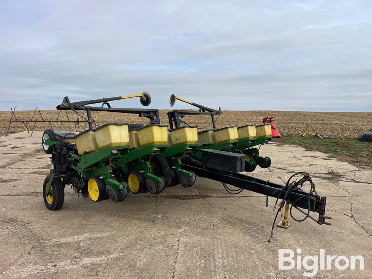 john-deere-7000-image-3