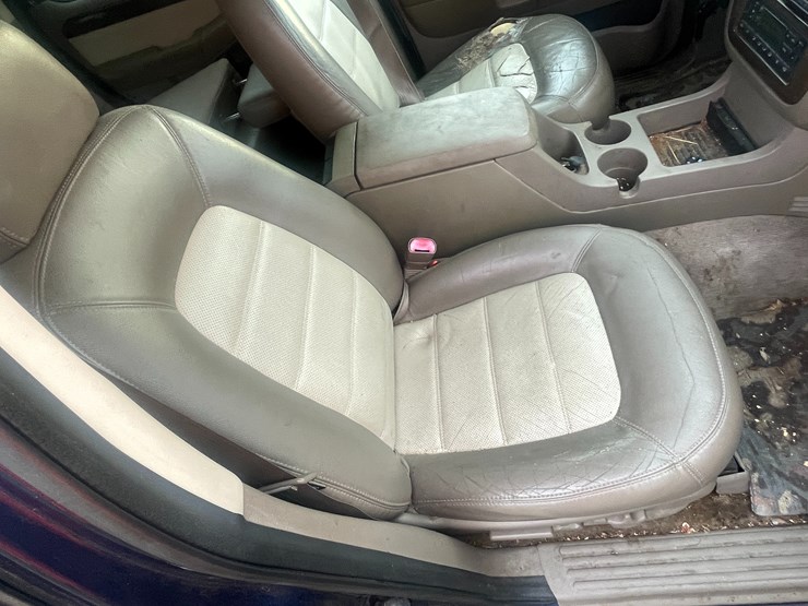 2004-ford-explorer-image-54