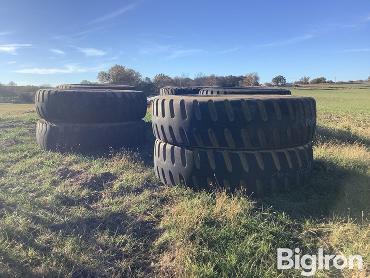 caterpillar-rims-&-tires-image-7