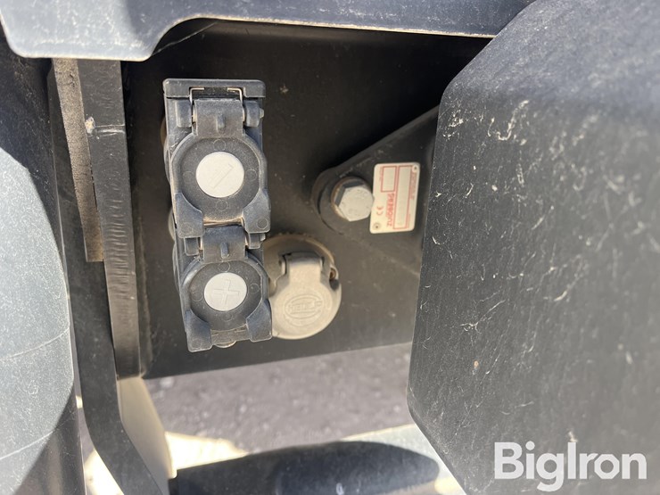 2021-jcb-fastrac-8330-image-17