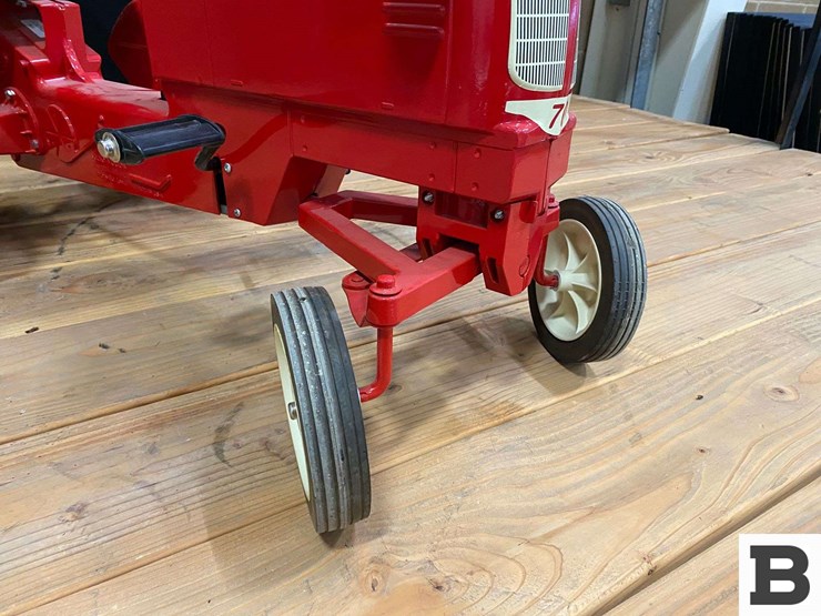 cockshutt-70-toy-pedal-tractor-image-4