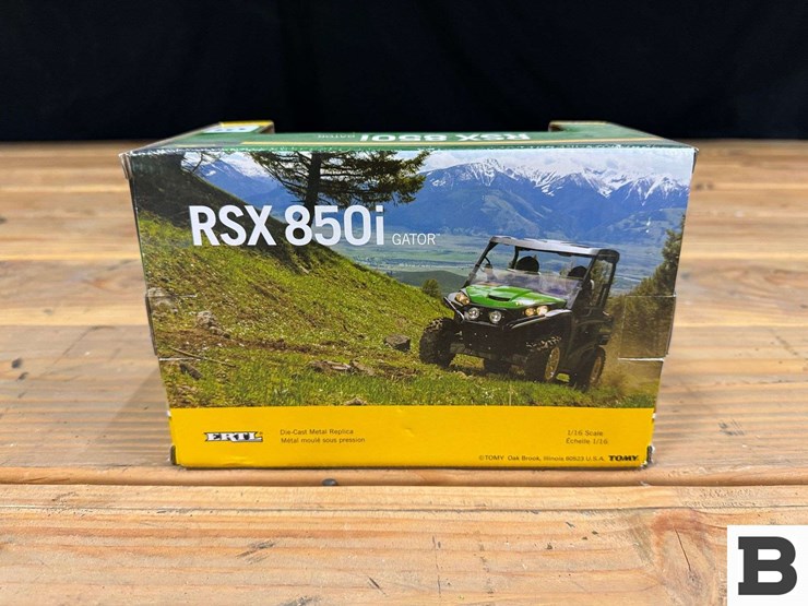 ertl-die-cast-replica-john-deere-rsx-850i-gator-1:16-scale-image-4