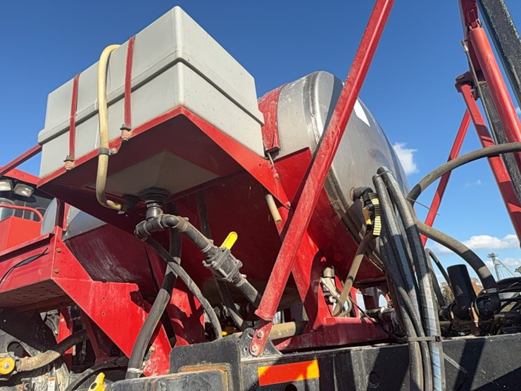 case-ih-3185-patriot-sprayer-image-68