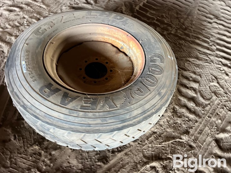 goodyear-295/75r22.5-8-bold-rim-image-2