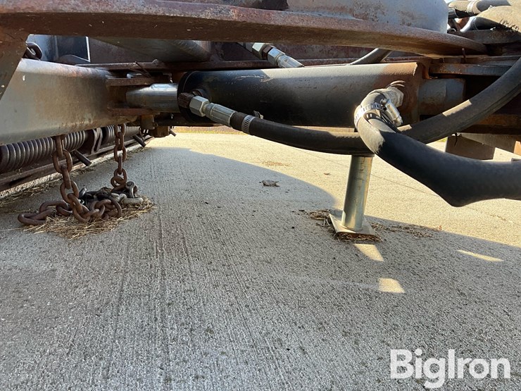 international-7400-image-19