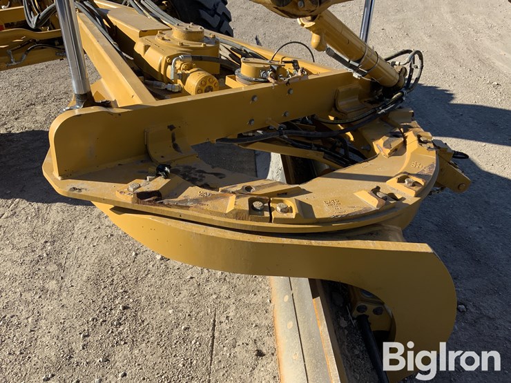 2018-caterpillar-12m3-awd-image-12