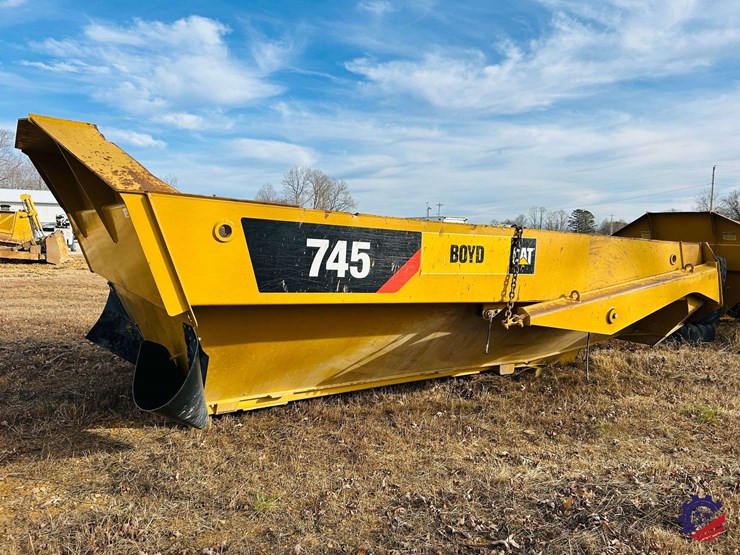 caterpillar-745-image-1