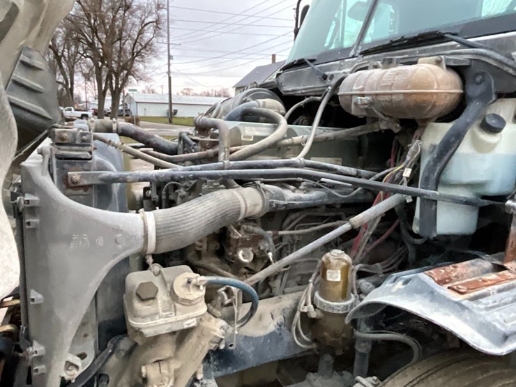 2006-freightliner-cl120-day-cab-image-18