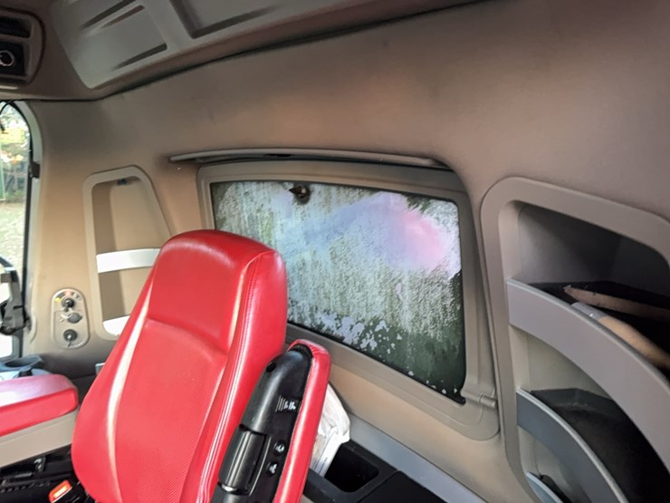 2018-case-ih-8240-image-135