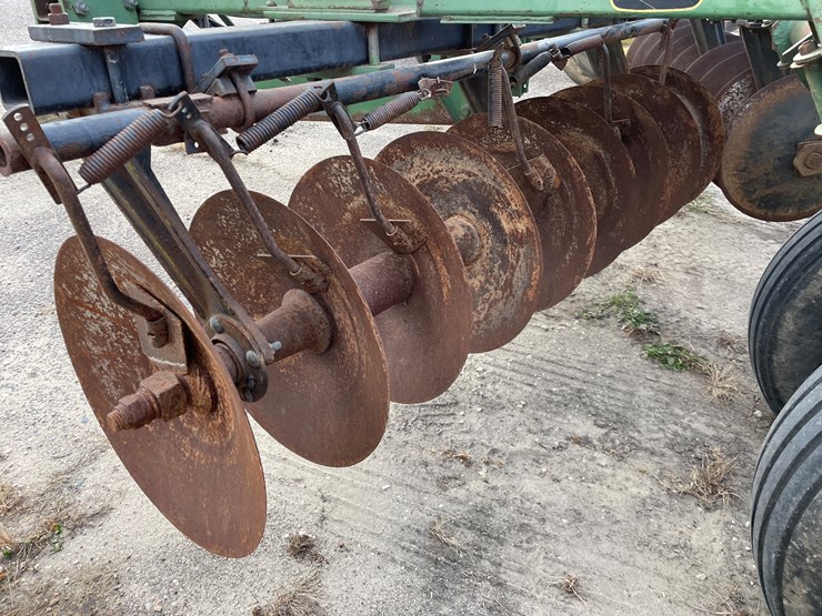 john-deere-235-image-13