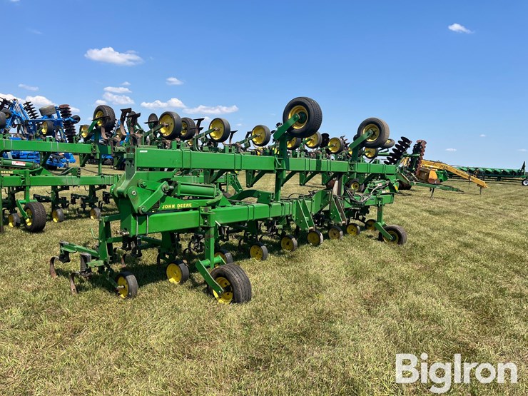 john-deere-845-image-3