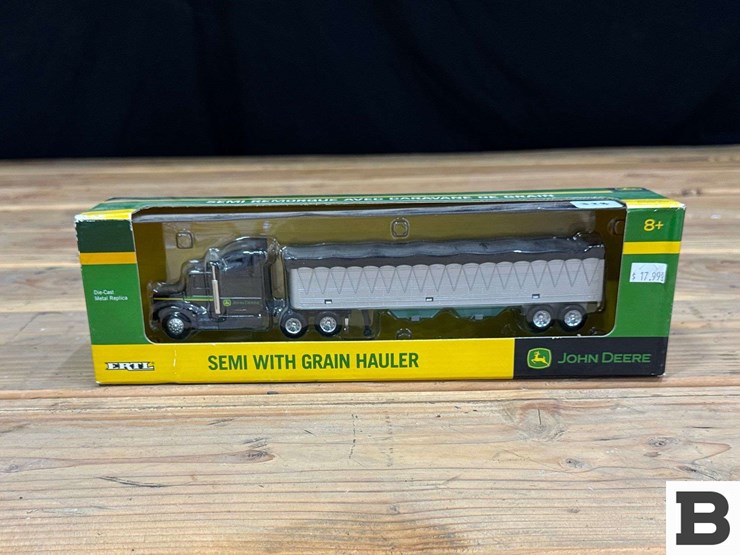 ertl-die-cast-metal-replica-grain-hauler-1:64-scale-image-1
